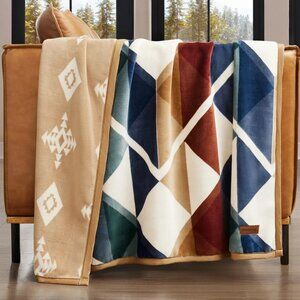 Pendleton Reversible Plush Throw 50" x 70" Serrado Polyester New